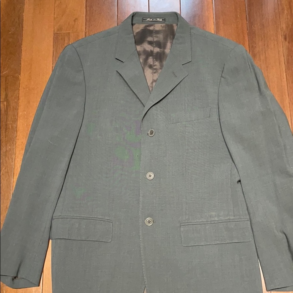 Men’s grey suit